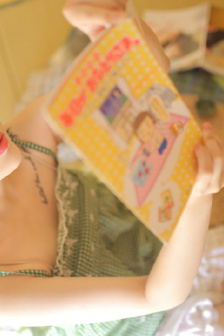 媽媽總是晚上裝睡配合孩子