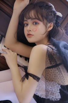 短裙公交打開腿被調教