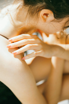 男人吃奶摸下挵進去有味道嗎