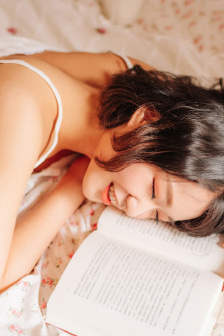 美女抖動大球球舞蹈