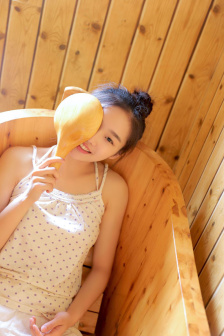 按在桌子上欺負