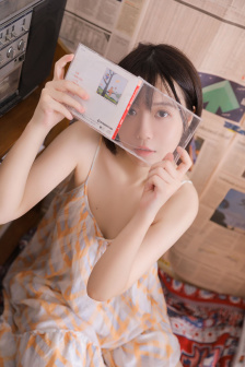 美女脫一光二凈無內衣無內褲照片