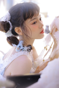 伸進女同桌乳溝里摸爽了