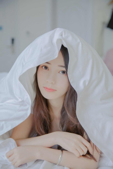 老師穿白色雙開旗袍搭配技巧