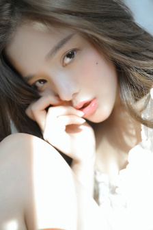 兩只奶被男朋友摸得大小不一