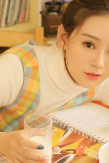 一邊伸舌頭一邊快速喘氣圖片