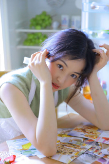 舌尖伸入濕嫩的小肉粒