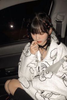 《黏糊糊的她》