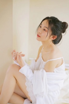 小孩配老太太視頻