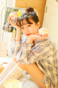 學生的媽媽觀看