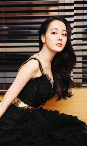 賀朝在謝俞里面塞葡萄