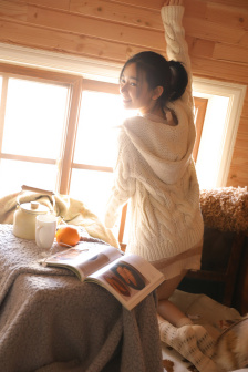 人妻的嘴唇嘗起來有罐裝沙瓦的味道