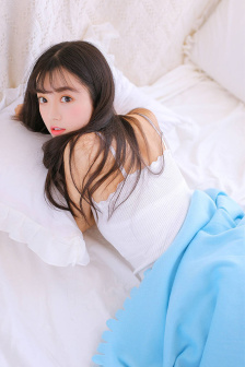 妺妺坐在我腿上下面好濕