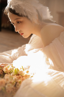 女孩穿三角褲挨打