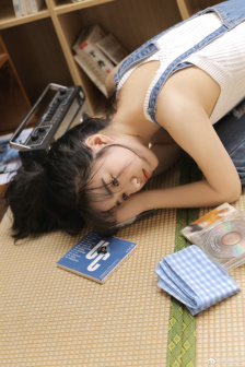 英語老師乖乖掀起裙子怎么寫作文