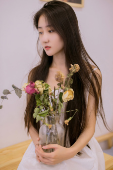 迪麗熱巴六一曬自拍