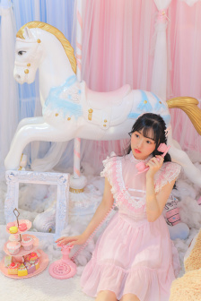 男生和女生在一起努力