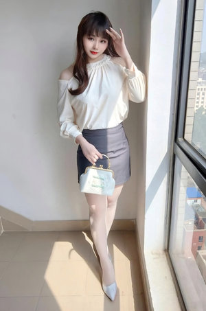 公交車被兩根粗大同進同出