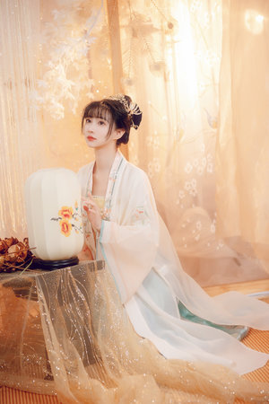 胡歌方否認與薛佳凝復合